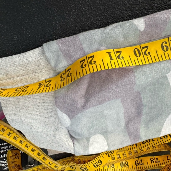 NEW! Never worn camouflage comfy joggers. Standout! - Picture 9 of 9